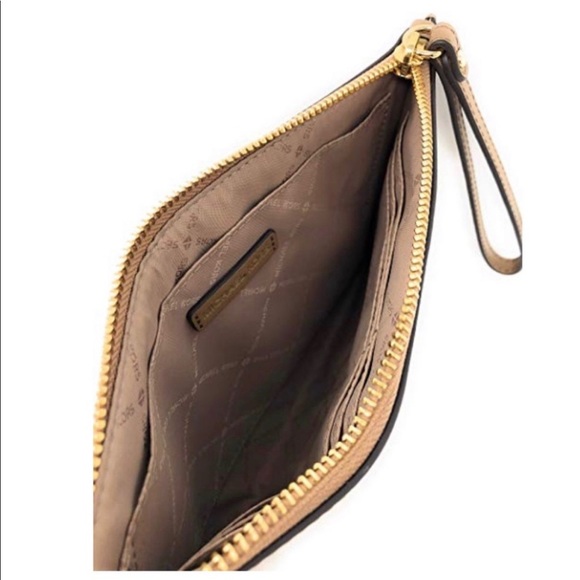 Michael Kors Clutch with Wristlet option - Picture 3 of 3